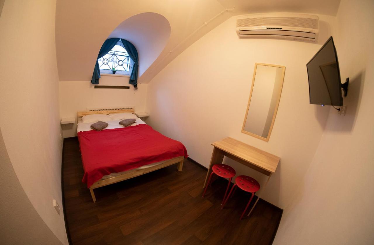 Attic Hostel Saint-Petersburg San Pietroburgo Esterno foto